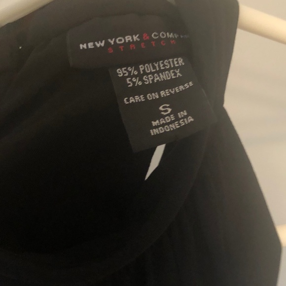 New York & Company Black Women's Open Back Halter Top W Built In Bra(Size Small) - Picture 2 of 6